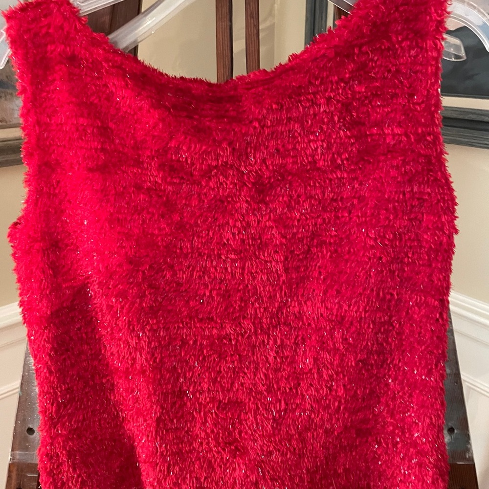 Ladies sleeveless top shiny red